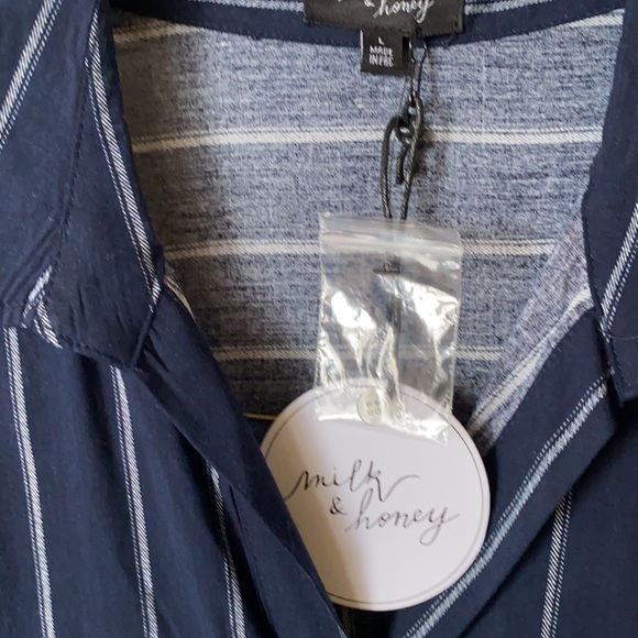 Milk&Honey blouse Size L - Picture 2 of 3